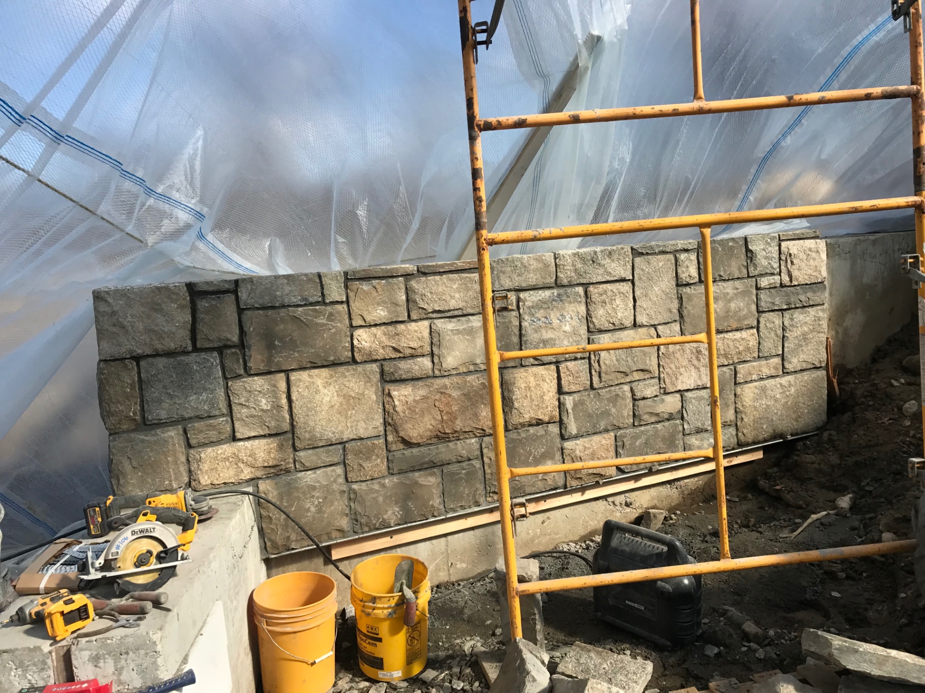 Ashlar cut stone veneer wall under construction